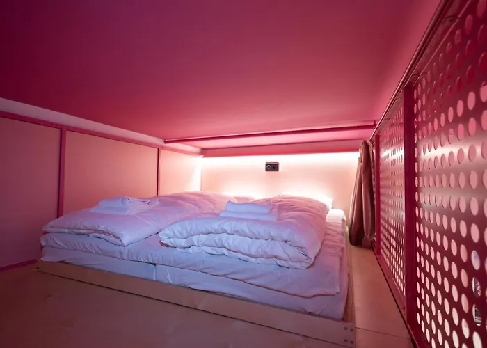 Queen Room Female only